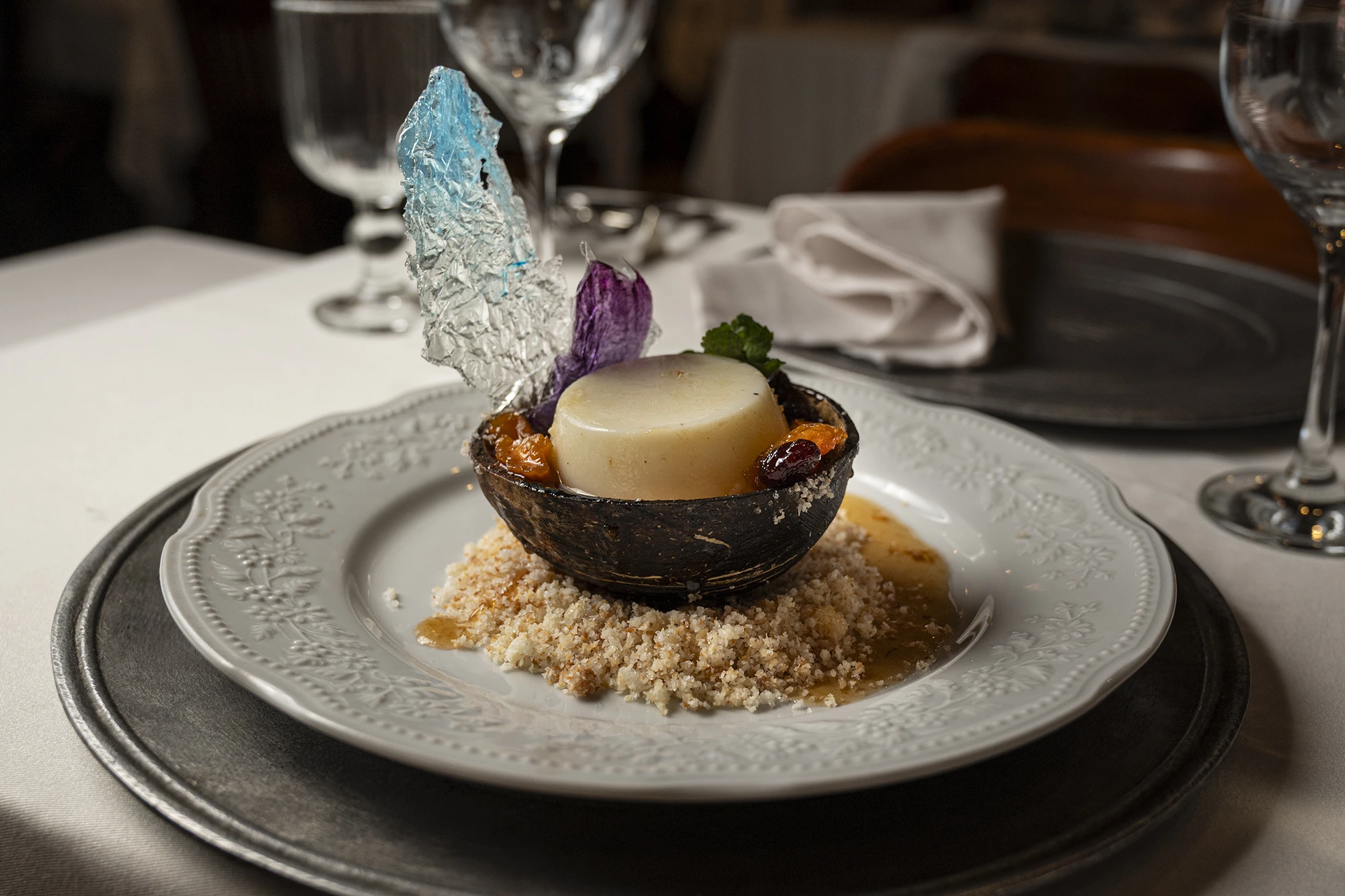 Panacotta de coco. Crumble de coco con compota de frutas disecadas
